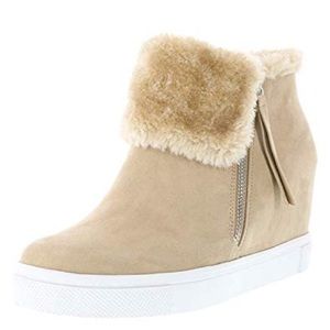 NWT Hidden Wedge Cece Sneaker Shoe Size 8 Tan